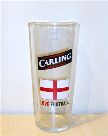 beer glass from the Carling brewery in Canada with the inscription 'Carling Love Football'