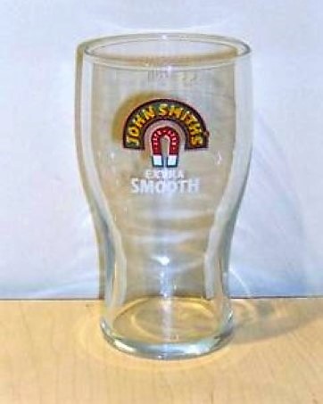 beer glass from the John Smith's brewery in England with the inscription 'John Smith's Extra Smooth'