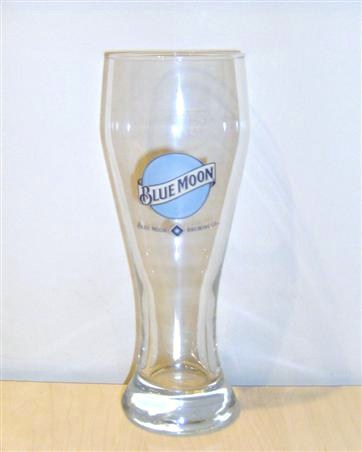 beer glass from the Coor's brewery in U.S.A. with the inscription 'Blue Moon Blue Moon Brewing Co'