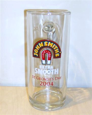beer glass from the John Smith's brewery in England with the inscription 'John Smith's'
