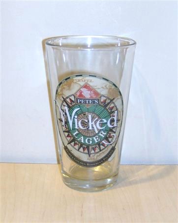 beer glass from the Pete's Brewing Company brewery in U.S.A. with the inscription 'Pete's Wicked Lager Hoppy Golden Bohemian Pilsner'