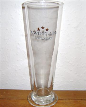 beer glass from the Kasteel brewery in France with the inscription 'Kasteel Cru Fine Lager Cru Fine Lager'