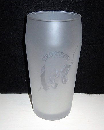 beer glass from the Bulmers brewery in England with the inscription 'Strongbow Ice'