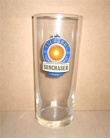 beer glass from the Everards brewery in England with the inscription 'Everards Brewed In Leicestershire. Sunchaser Blond'
