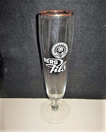 beer glass from the Mittenwalder brewery in Germany with the inscription 'Berg Pils'