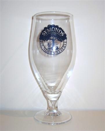 beer glass from the Bulmers brewery in England with the inscription 'Symonds Hereford Cider Pressers EST 1727 Founder's Reserve'