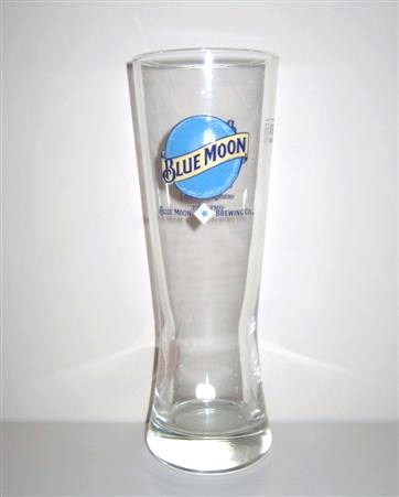 beer glass from the Coor's brewery in U.S.A. with the inscription 'Blue Moon. Blue Moon Brewing Co'