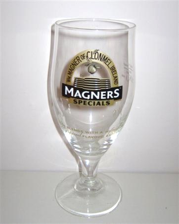 beer glass from the Magners brewery in Ireland with the inscription 'Wm Magners Of Ireland Magners Specials. Irish Cider Blends With A Refeshing Twist Of Delicately Spiced Flavor Expertly Crafted'