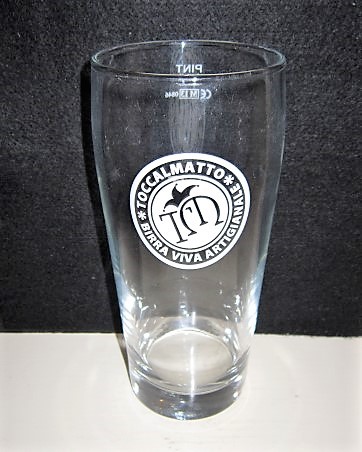 beer glass from the Toccalmatto  brewery in Italy with the inscription 'Toccalmatto Birra Viva Artigianale'