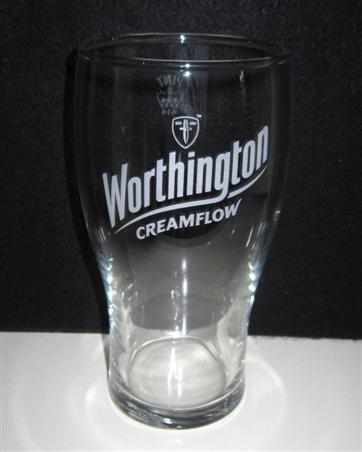 beer glass from the Worthington brewery in England with the inscription 'Worthington Creamflow Best Pale Ale'