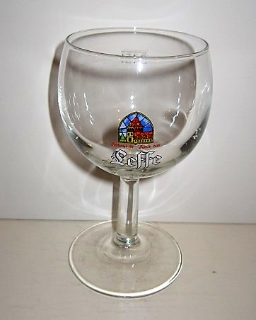 beer glass from the Leffe brewery in Belgium with the inscription 'Abbaye de Abdij van Leffe'