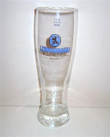 beer glass from the Lowenbrau brewery in Germany with the inscription 'Lowenbrau Munchner Brau Tradition Seit1383'