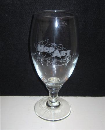 beer glass from the Hop Art brewery in England with the inscription 'Hop Art'