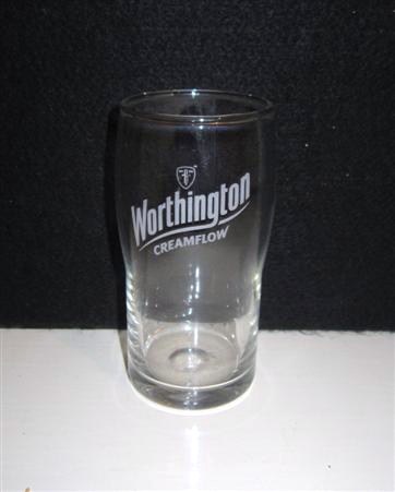 beer glass from the Worthington brewery in England with the inscription 'Worthington Creamflow '