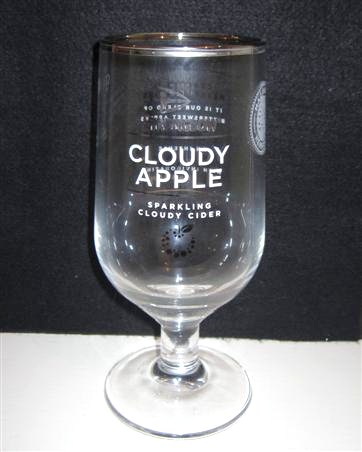 beer glass from the Bulmers brewery in England with the inscription 'Strongbow Cloudy Apple, Sparkling Cloudy Cider'