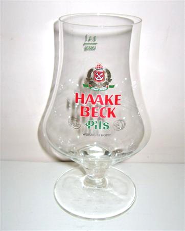 beer glass from the Beck & Co. brewery in Germany with the inscription 'Siet 1826 Haake Beck Pils, Wurzig Gehoprt'
