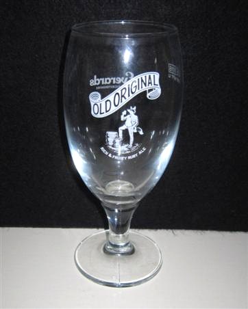 beer glass from the Everards brewery in England with the inscription 'Old Original, Rich & Fruity Ruby Ale'