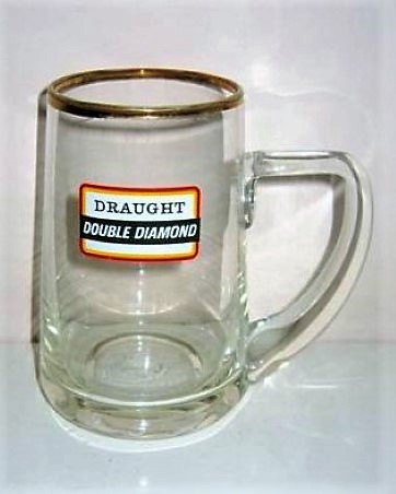 beer glass from the Ind Coope brewery in England with the inscription 'Draught Double Diamond'