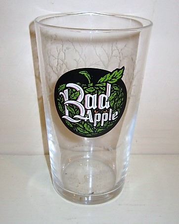 beer glass from the Carlsberg-Tetley brewery in England with the inscription 'Bad Apple'
