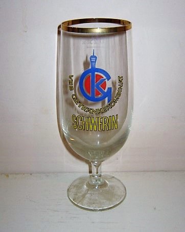 beer glass from the VEB Getrnkekombinat Schwerin  brewery in Germany with the inscription 'Schwerin Veb Getrankekombinat'