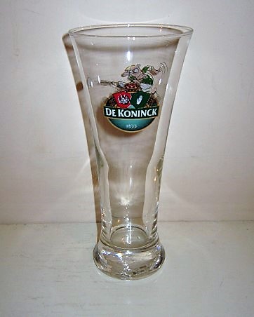 beer glass from the De Koninck brewery in Belgium with the inscription 'De Koninck 1833'