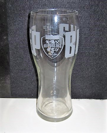 beer glass from the Windsor & Eton brewery in England with the inscription 'Republika Windsor&Eaton Republika'