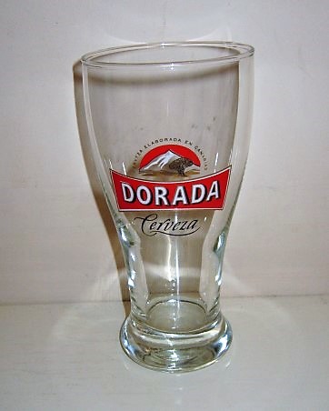 beer glass from the Compania Cervecera de Canarias brewery in Spain with the inscription 'Dorada Cerveza, Cerveza Elaborada En Canarias'