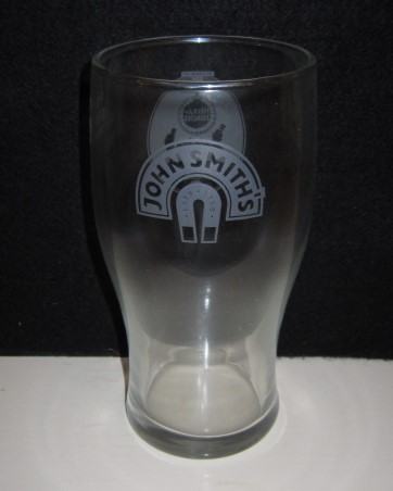 beer glass from the John Smith's brewery in England with the inscription 'John Smith's'