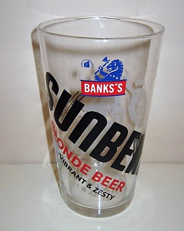 beer glass from the Wolverhampton & Dudley  brewery in England with the inscription 'Banks's Sunbeam Blond Beer Vibrant & Zesty'