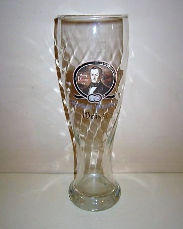beer glass from the Hacker-Pschorr brewery in Germany with the inscription 'Hacker Pschorr Weisse'
