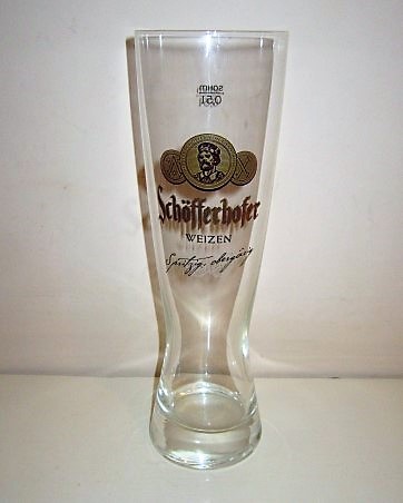 beer glass from the Schfferhofer brewery in Germany with the inscription 'Peter Schffer Von Gernsheim, Schfferhofer Weizen, Spritzig obergarig'