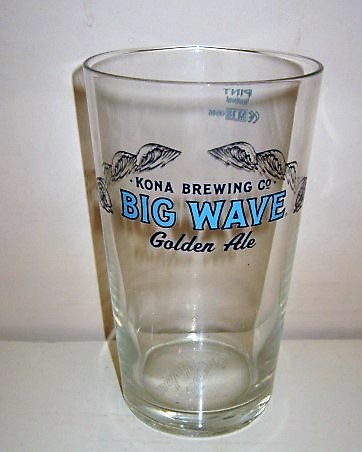 beer glass from the Kona brewery in U.S.A. with the inscription 'Kona Brewing Co Big Wave Golden Ale'