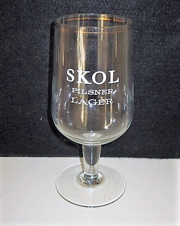 beer glass from the Allied Brewery's brewery in England with the inscription 'Skol Pilsner Lager'