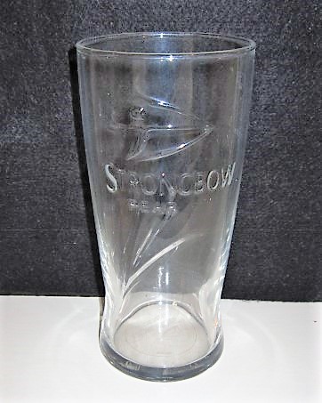 beer glass from the Bulmers brewery in England with the inscription 'Strongbow Pear'