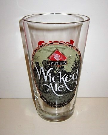 beer glass from the Pete's Brewing Company brewery in U.S.A. with the inscription 'Pete's Wicked Ale, Malty American Brown Ale'