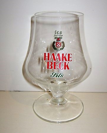 beer glass from the Beck & Co. brewery in Germany with the inscription 'Haake Beck Pils'