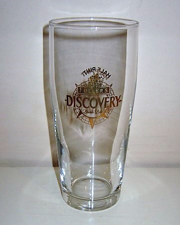 beer glass from the Fuller's brewery in England with the inscription 'Griffin Brewery Fuller's Chiswick Discovery Bvlond Beer'
