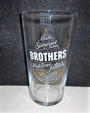 beer glass from the Brothers brewery in England with the inscription 'Brothers, Made In Somerset By 4 Brothers. Welcome To The Family, Serve Chilled Like Somerset Since 1658'