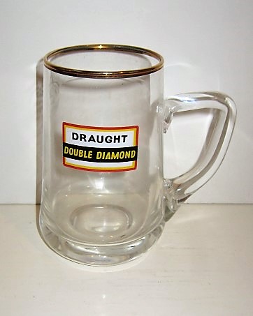 beer glass from the Ind Coope brewery in England with the inscription 'Draught Double Diamond'