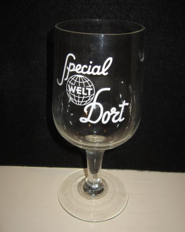 beer glass from the Welt brewery in Belgium with the inscription 'Special Dort Welt'