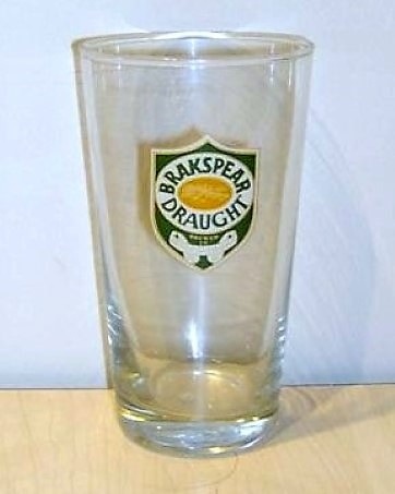 beer glass from the Brakspears brewery in England with the inscription 'Brakspears Draught Brewed In Henley On Thames'