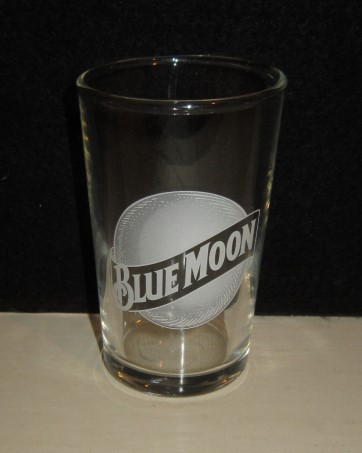 beer glass from the Coor's brewery in U.S.A. with the inscription 'Blue Moon'