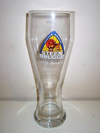 beer glass from the Palm brewery in Belgium with the inscription 'Steen Brugge, Sanctus Arnolous St Pieters Abdij, Abbaye St Pierre, Wit-Blanche'