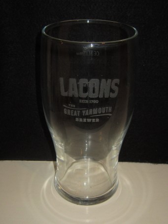 beer glass from the Lacons brewery in England with the inscription 'Lancons ESTD 1760 The Great Yarmouth Brewery'