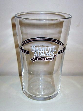 beer glass from the Boston Beer Co brewery in U.S.A. with the inscription 'Samuel Adams Boston Lager'