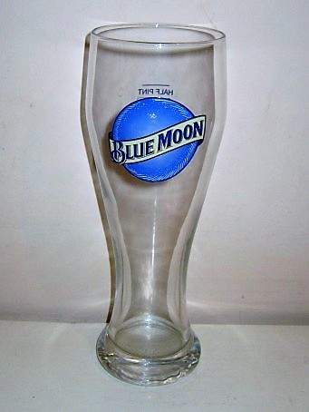 beer glass from the Coor's brewery in U.S.A. with the inscription 'Blue Moon'