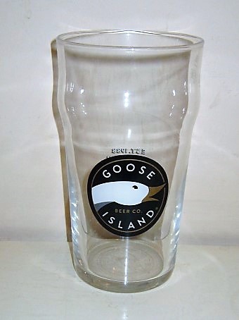 beer glass from the Goose Island brewery in U.S.A. with the inscription 'Goose Island Beer Co '