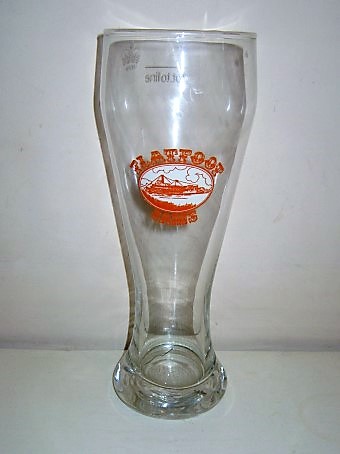 beer glass from the Packhorse brewery in England with the inscription 'Flatfoot Sams'