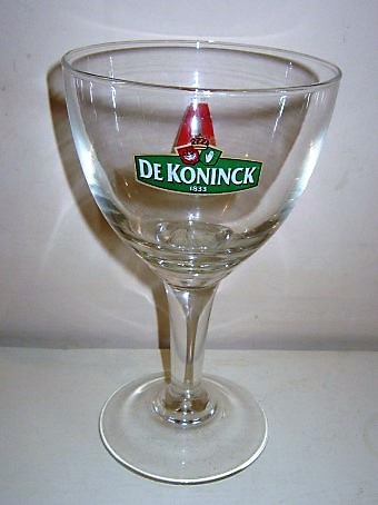 beer glass from the De Koninck brewery in Belgium with the inscription 'De Koninck 1833'