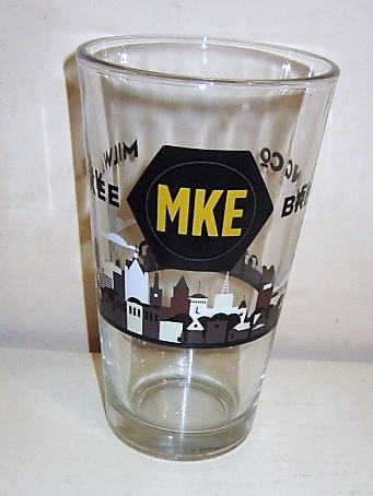 beer glass from the MKE brewery in U.S.A. with the inscription 'MKE Milwaukee Brewing Co'